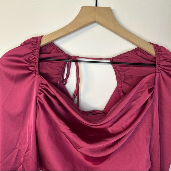 *NWT* More To Come Kaela Open Back Top in Burgundy, Size Medium, Blouse - Picture 3 of 9